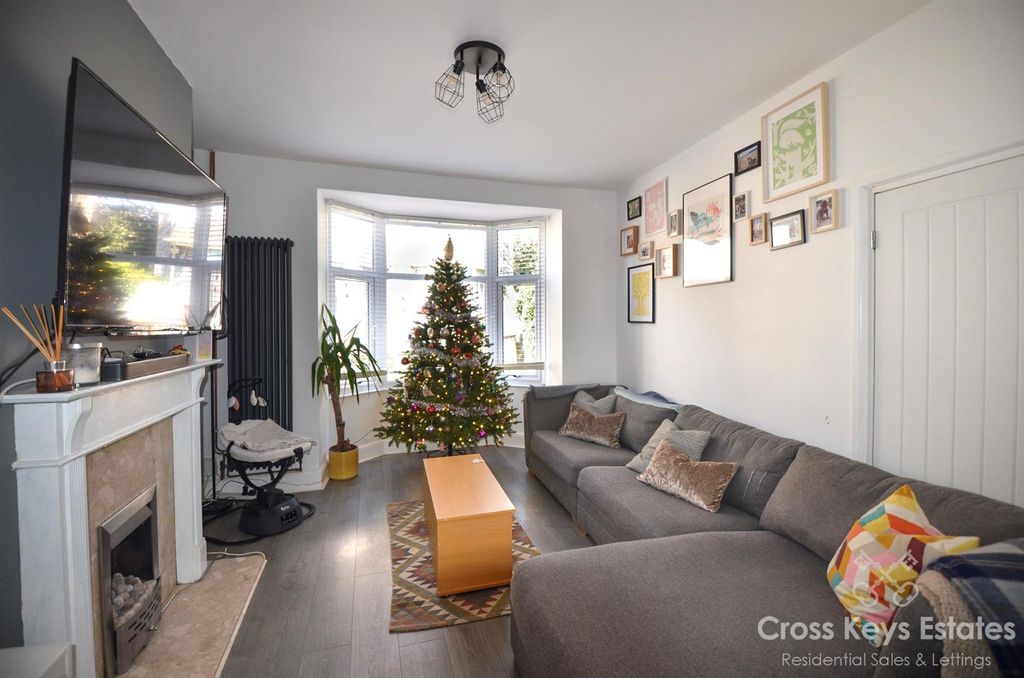 Property photo 2 of 28 Sitting Room