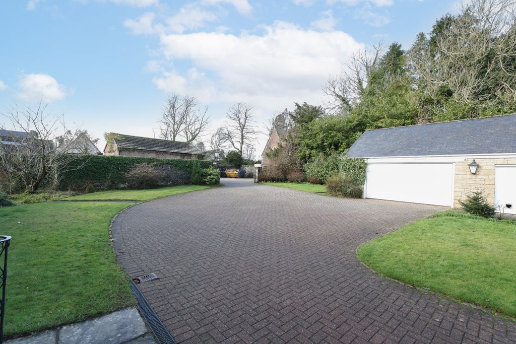 Property photo 3 of 26