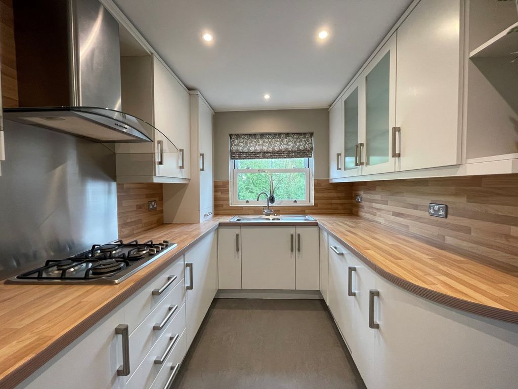 Property photo 2 of 11 Kitchen