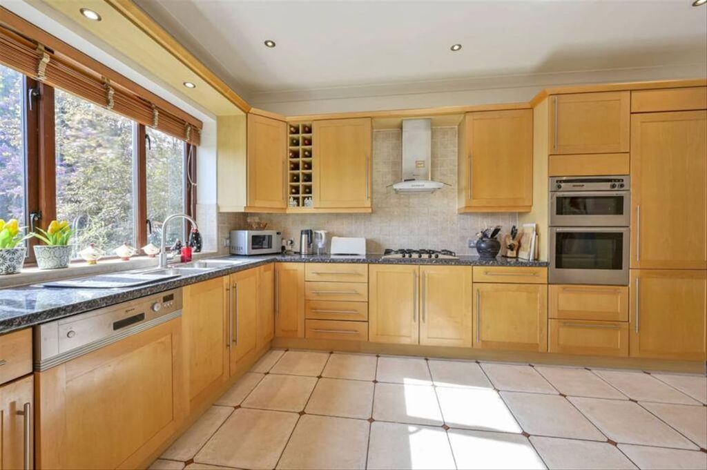 Property photo 3 of 8