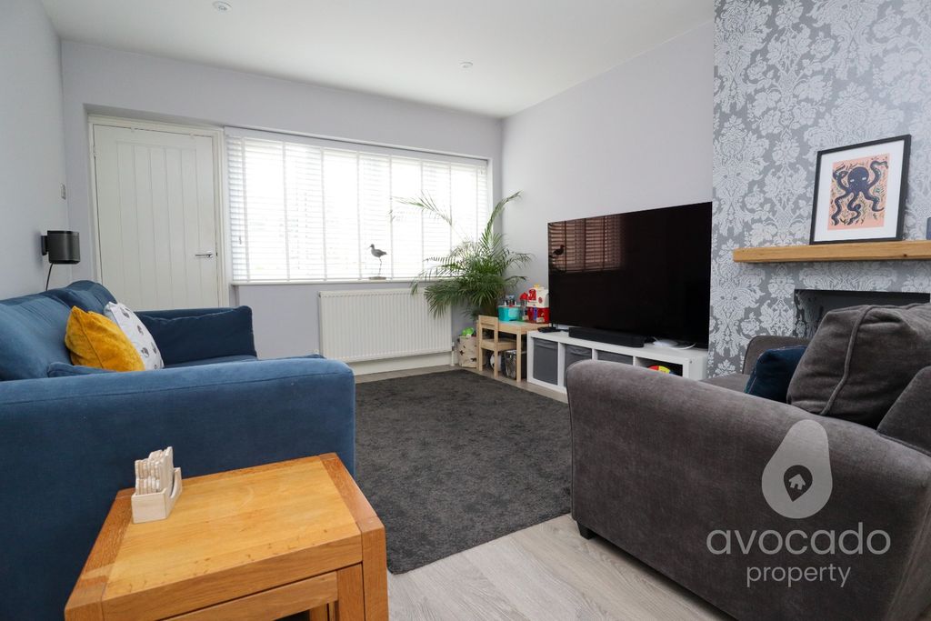 Property photo 3 of 13 4479639