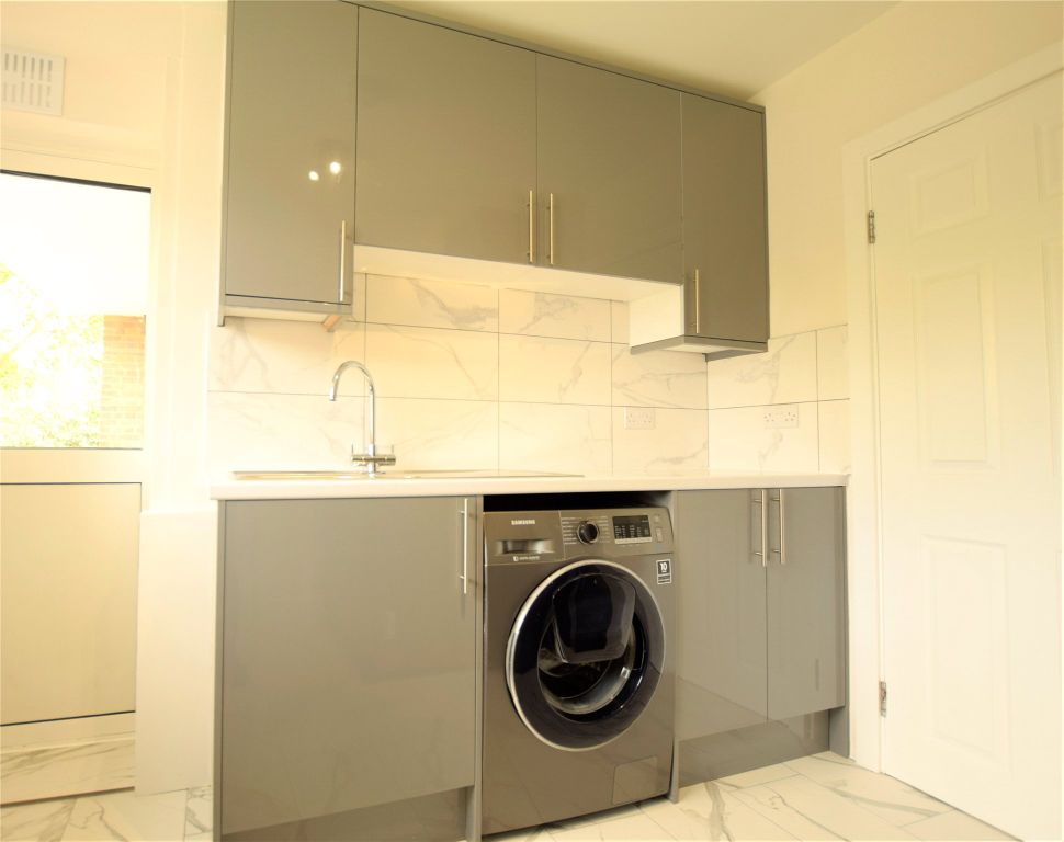Property photo 3 of 10 Kitchen