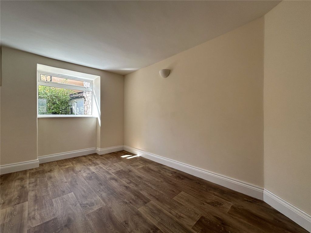 Property photo 3 of 8 Picture No. 17