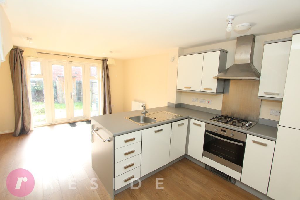 Property photo 3 of 14 Kitchen