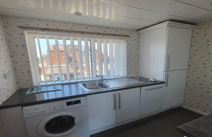 Property photo 3 of 8 40 Cauldwell Kitchen .Jpg