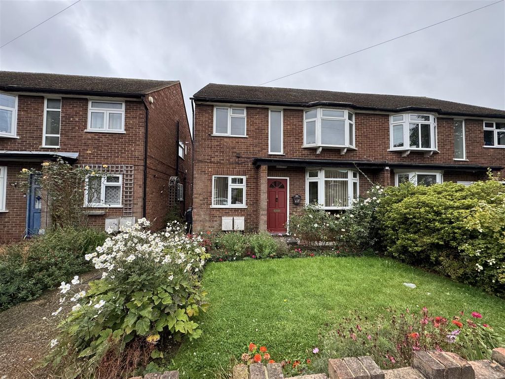 Property photo 1 of 12 Chase Gardens E4
