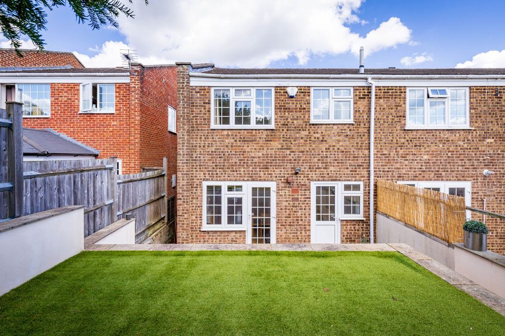 Property photo 2 of 22 Garden