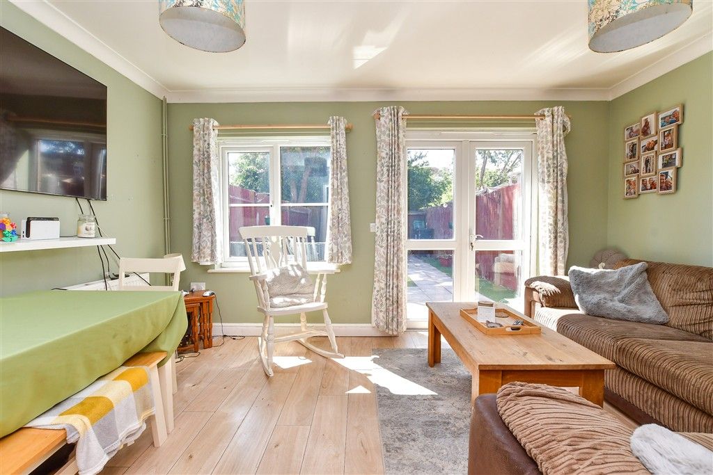 Property photo 1 of 14 Lounge