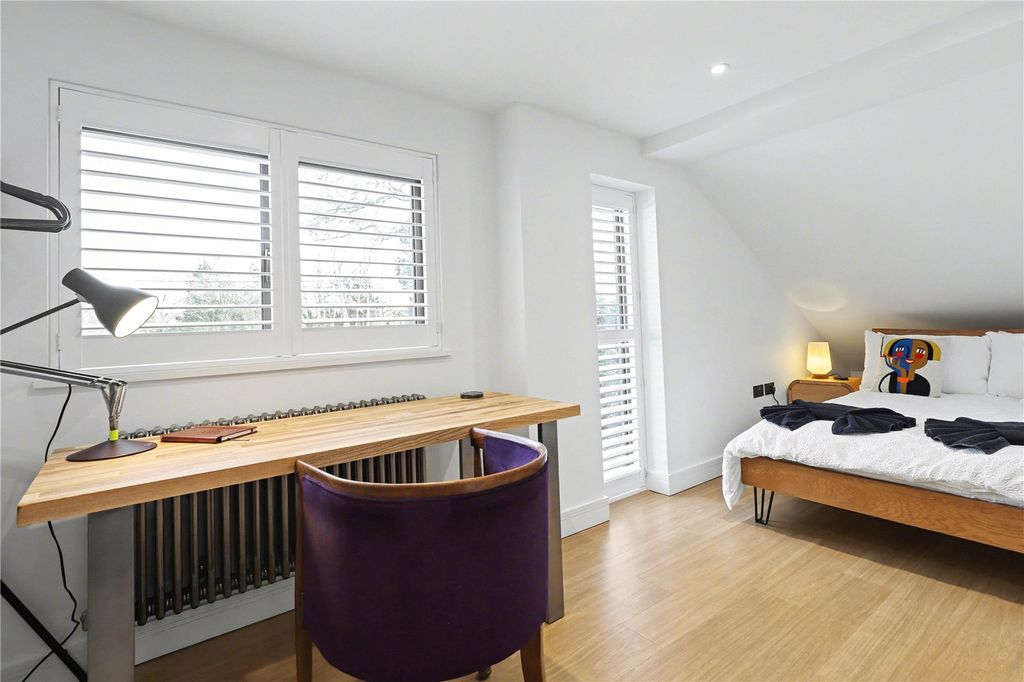 Property photo 2 of 18 Picture No. 27