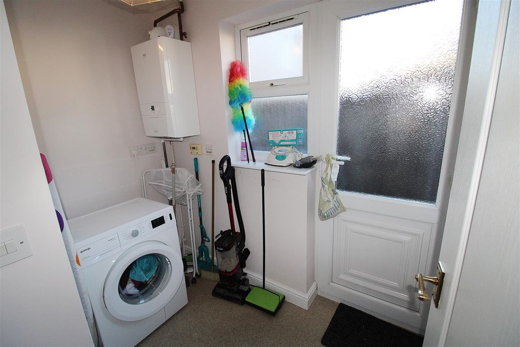 Property photo 3 of 11 Utility Room