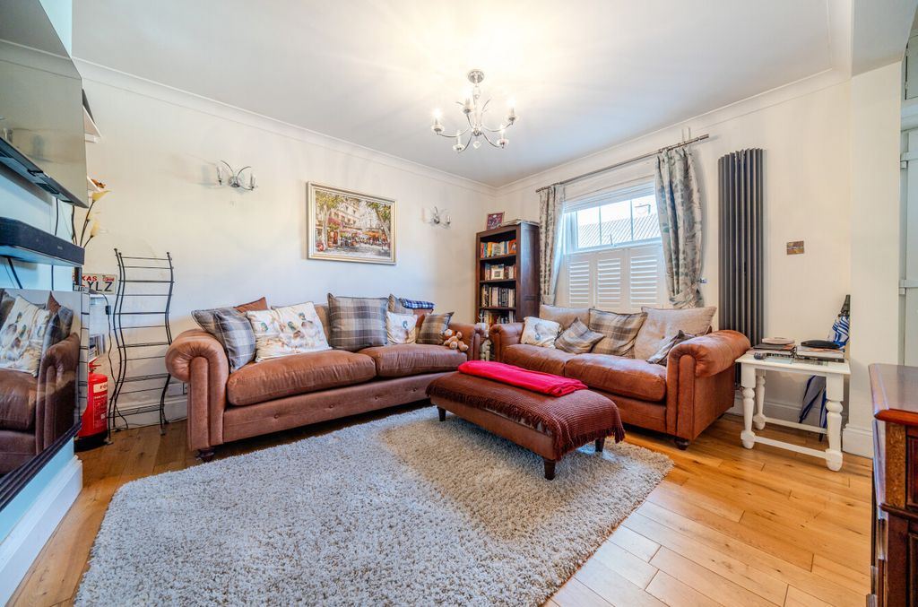 Property photo 2 of 11