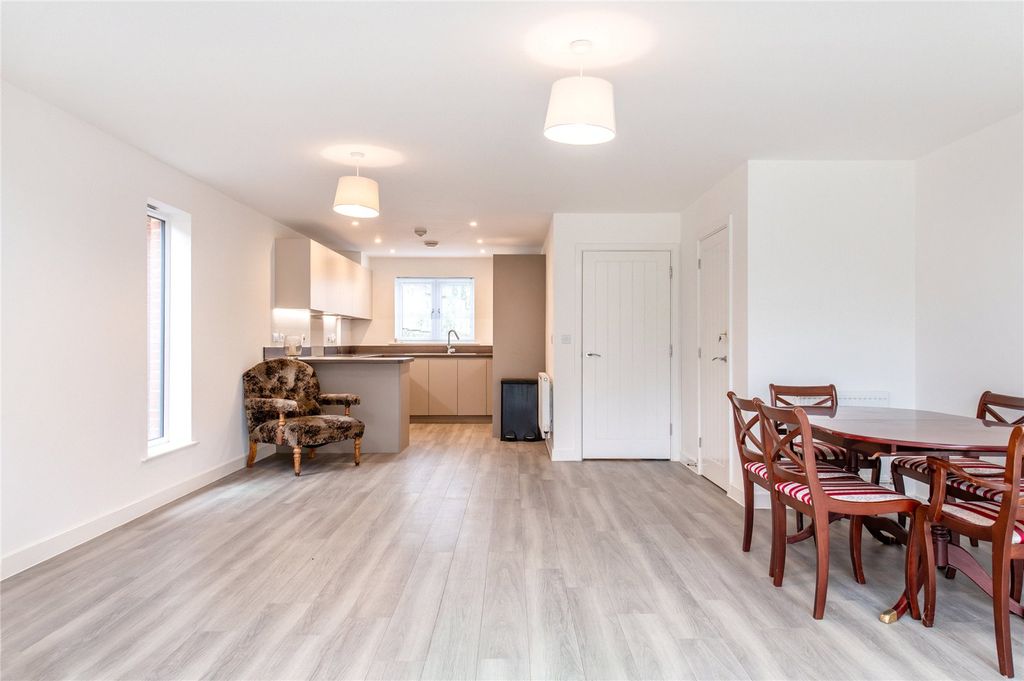 Property photo 2 of 23 Picture No. 15