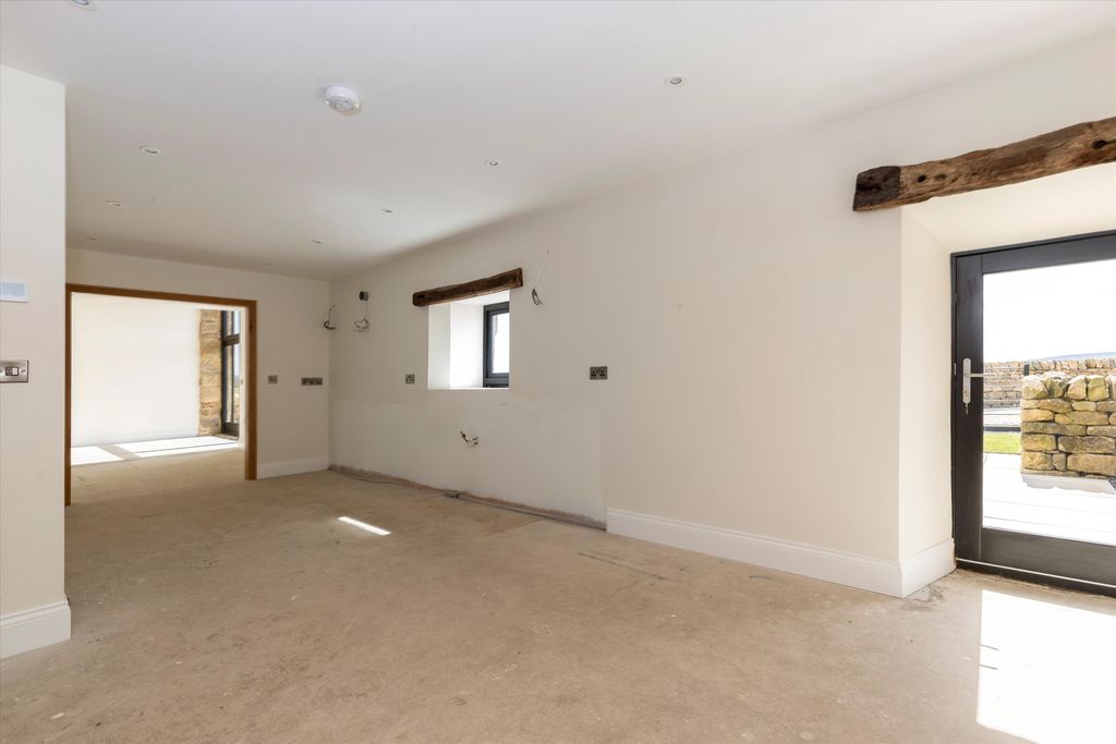 Property photo 3 of 23 Image