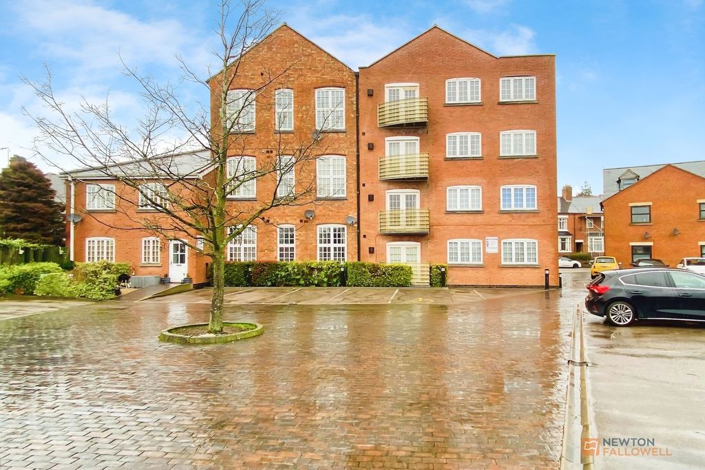 Property photo 1 of 18
