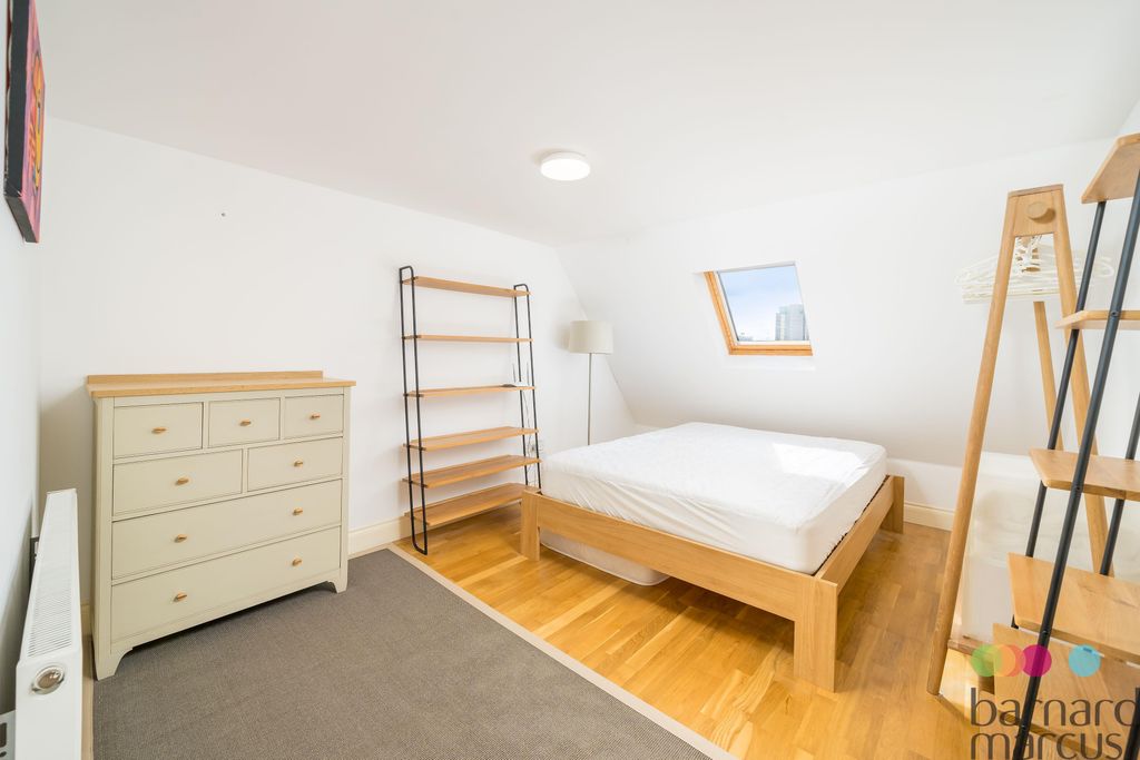 Property photo 2 of 7 Bedroom 1