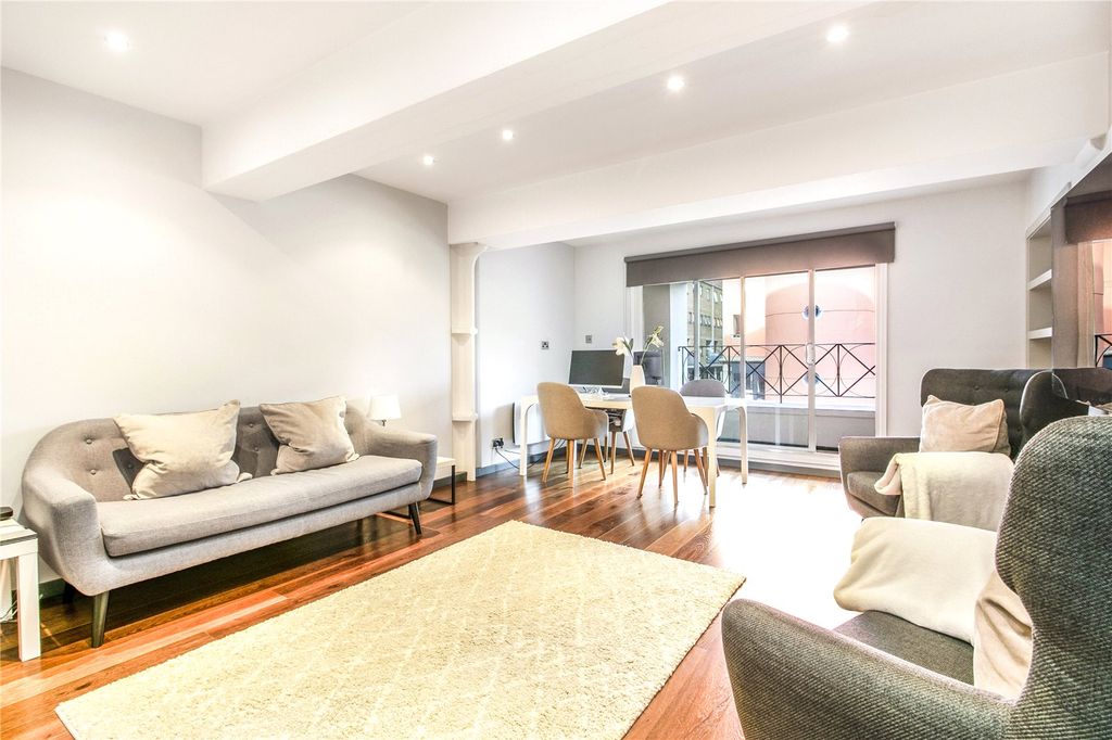 Property photo 3 of 15 Reception/Kitchen