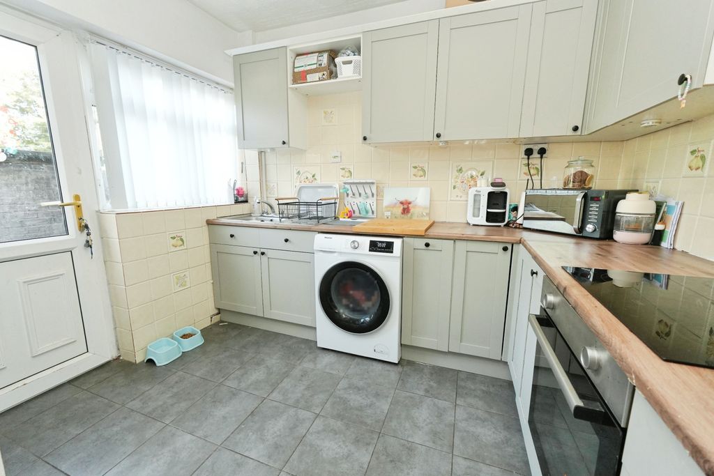 Property photo 3 of 15 Kitchen
