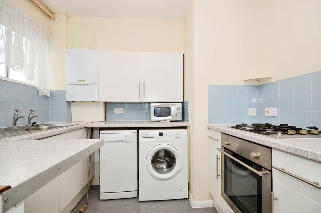 Property photo 2 of 17