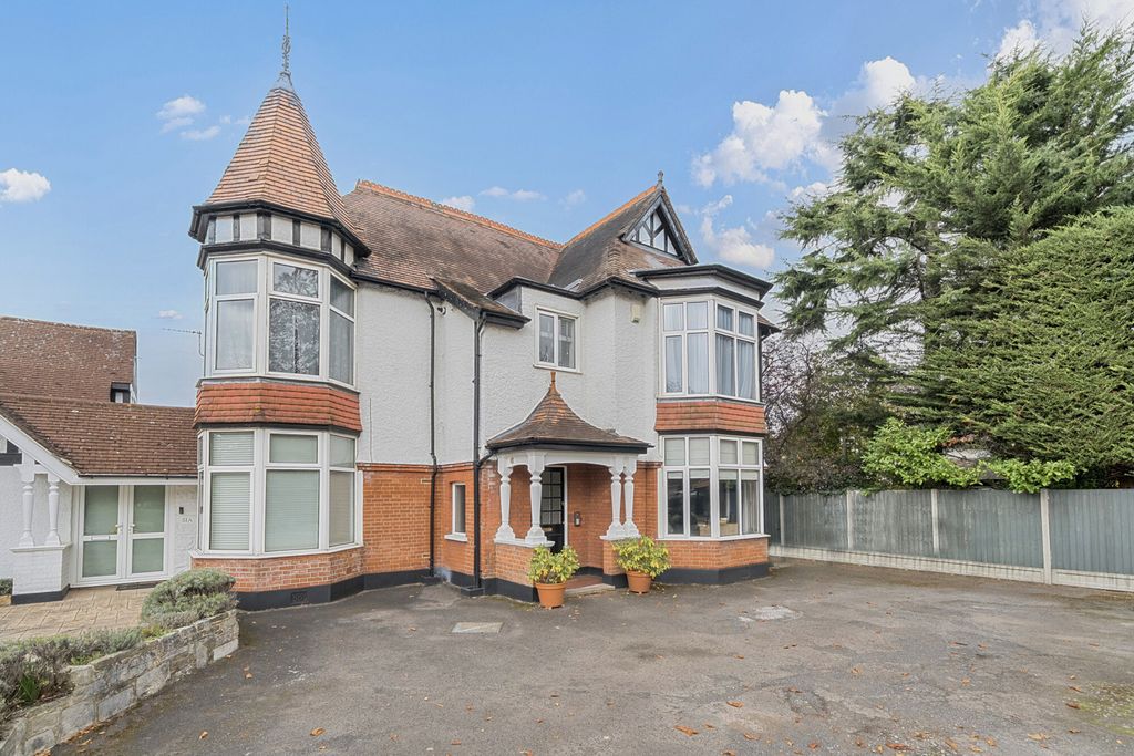 Property photo 1 of 17 External