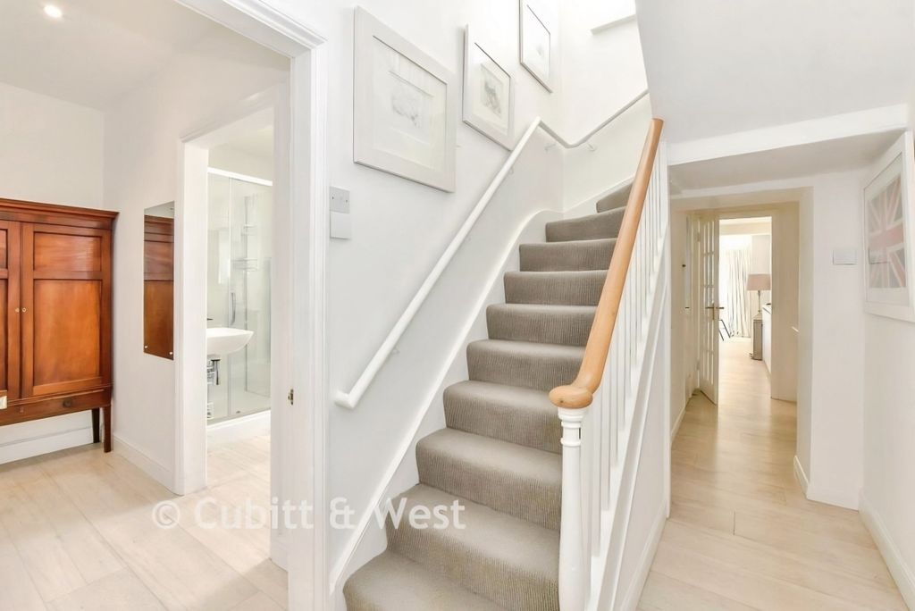Property photo 3 of 15 305453A8-10