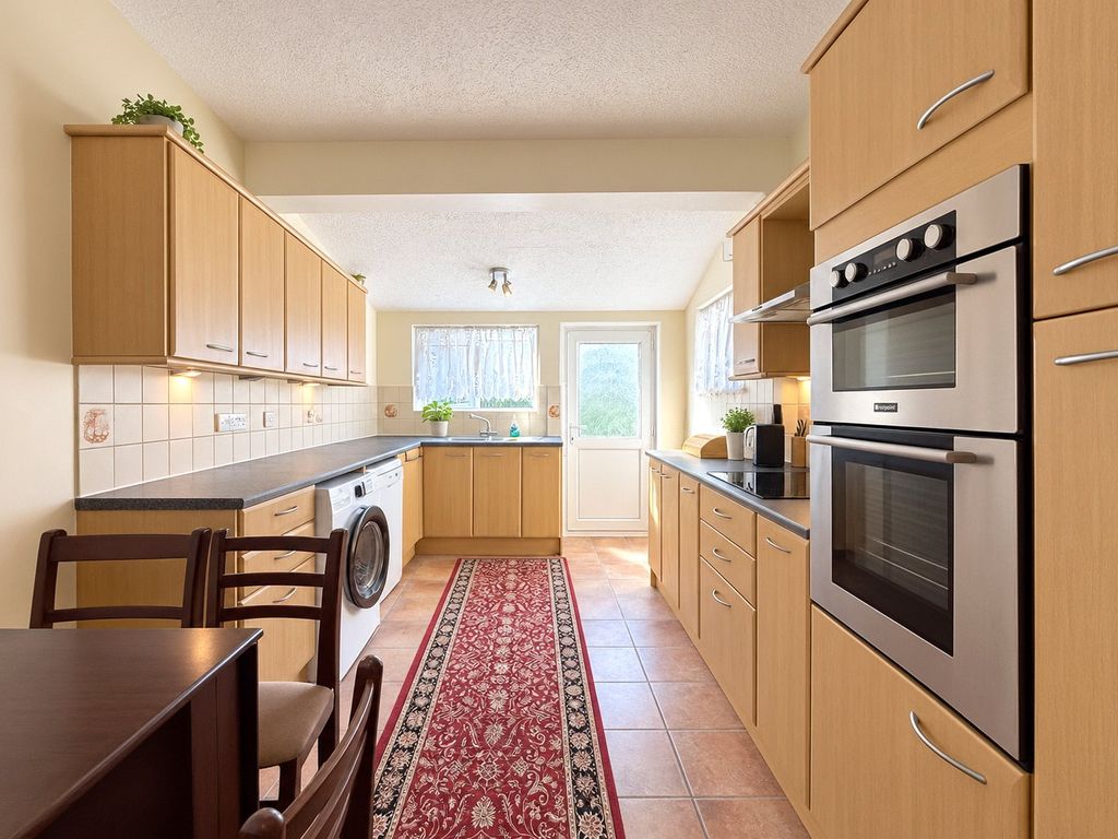 Property photo 2 of 11 Kitchen