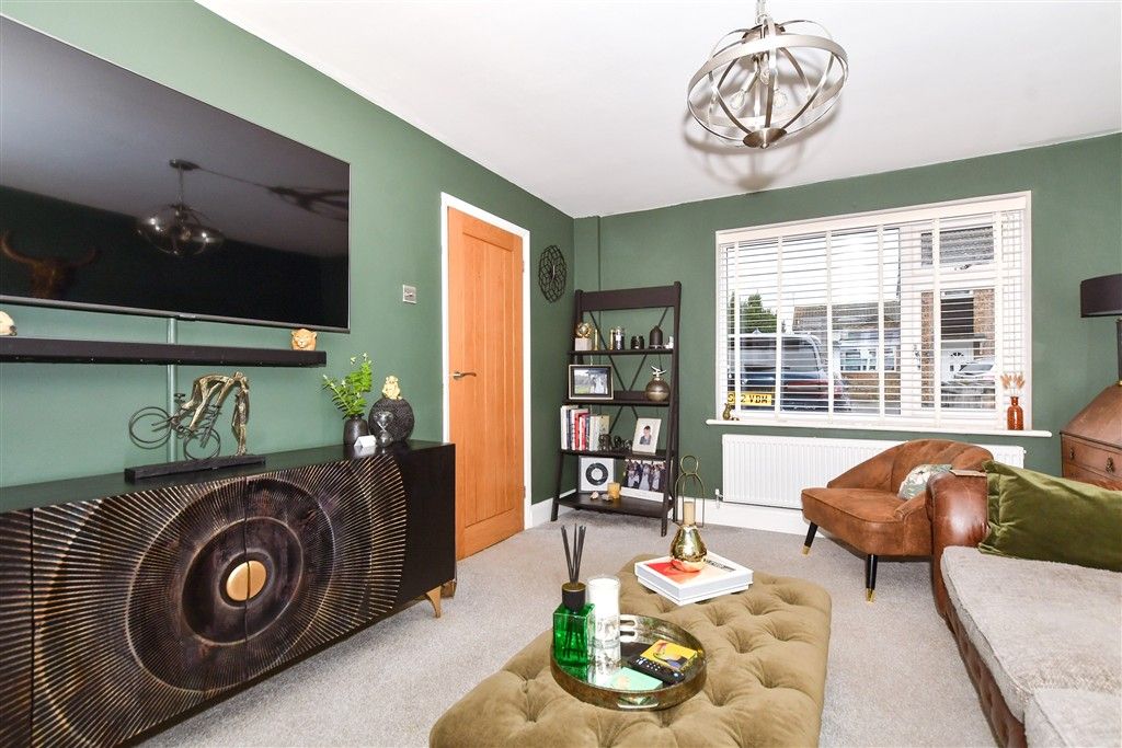 Property photo 1 of 11 Lounge