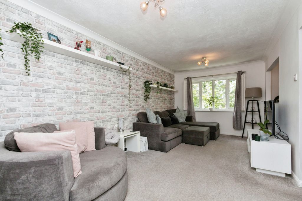 Property photo 3 of 15