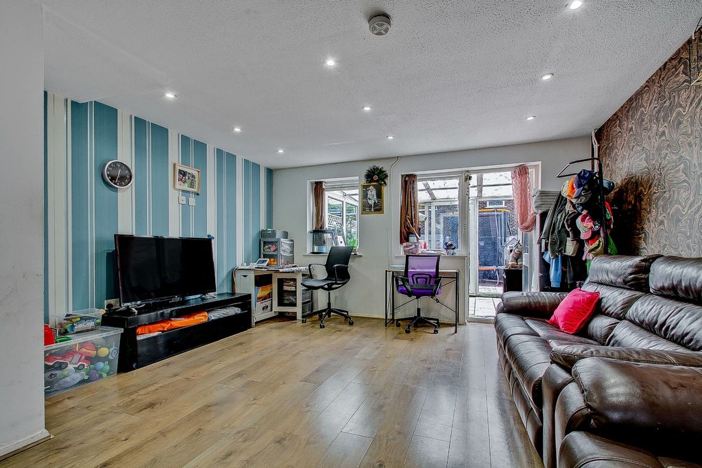 Property photo 3 of 12 4419823