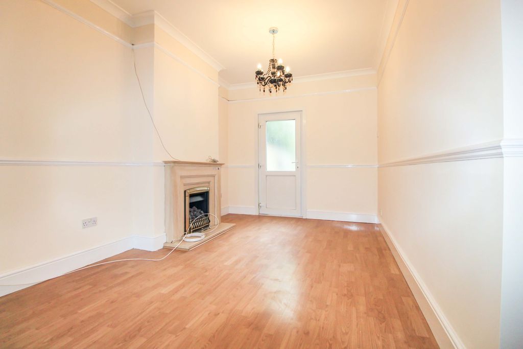 Property photo 3 of 16 Img 9519