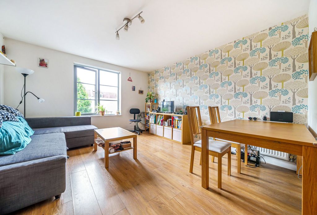 Property photo 2 of 7 Living Room