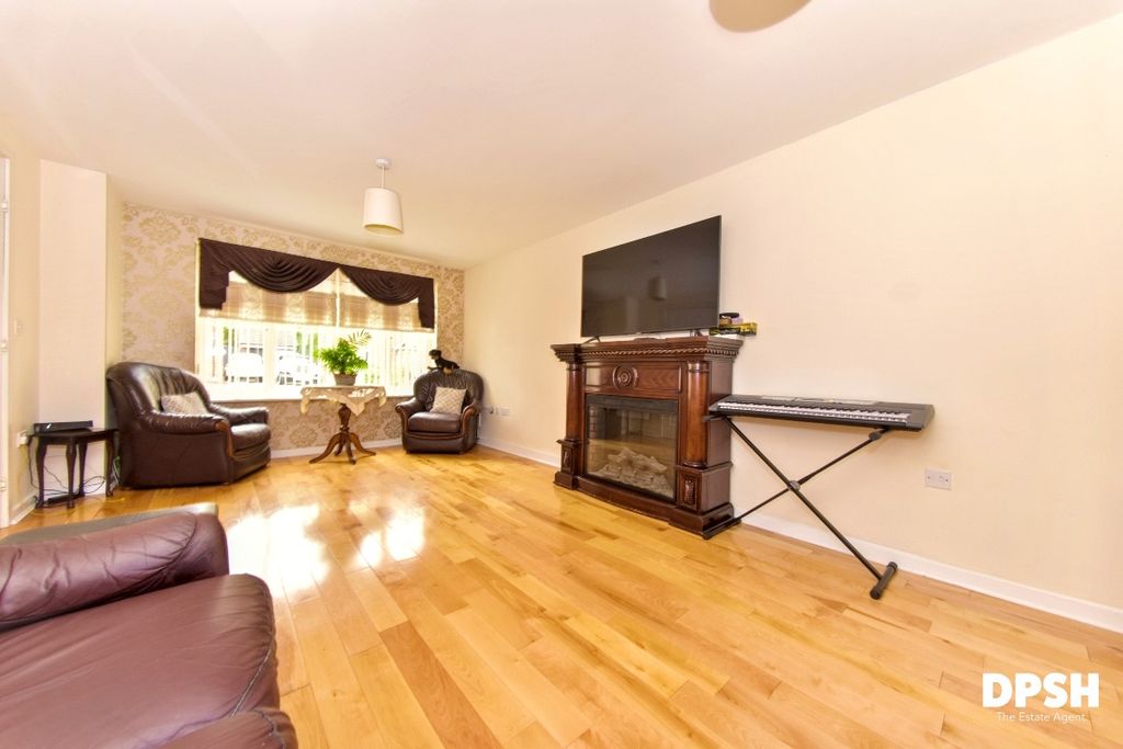 Property photo 2 of 25