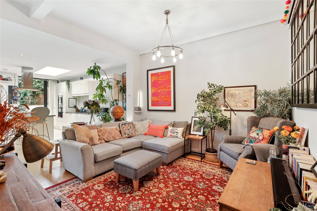 Property photo 3 of 12 Reception