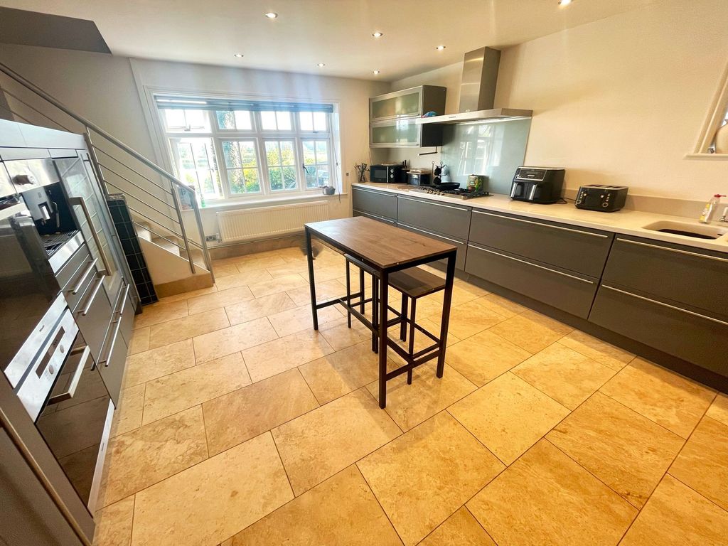 Property photo 2 of 24