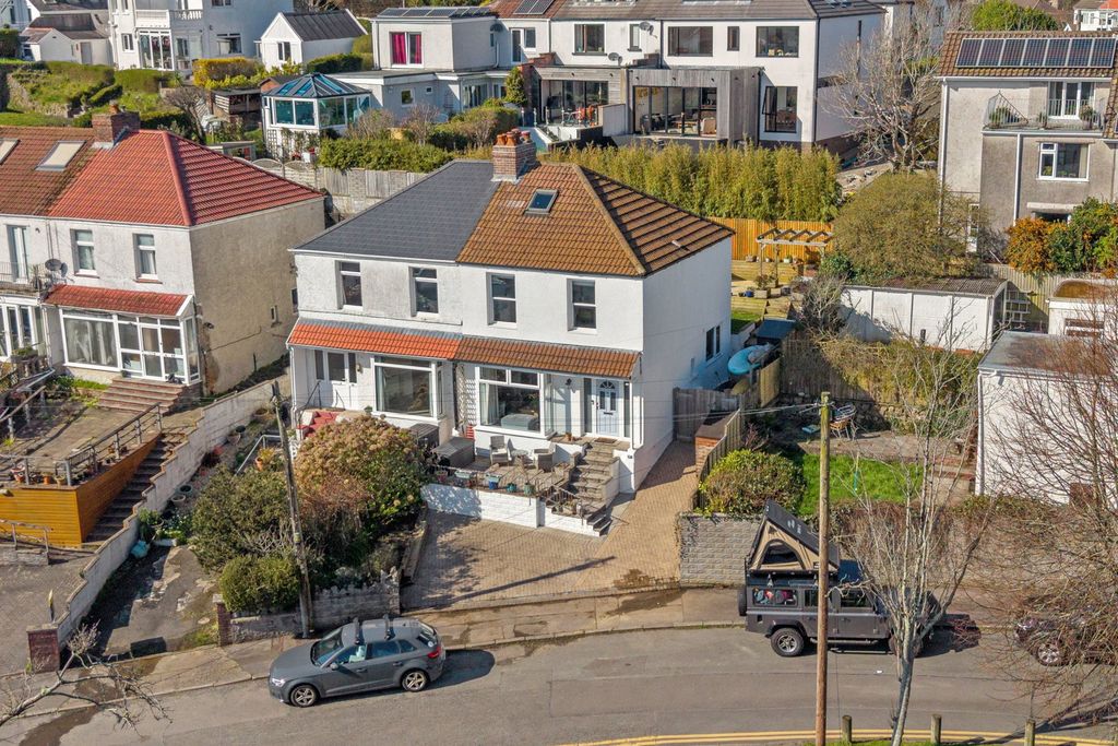 Property photo 1 of 27