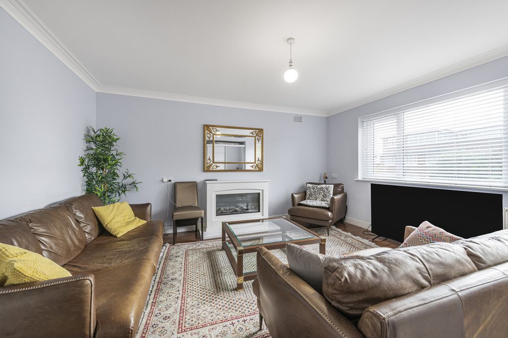 Property photo 3 of 25