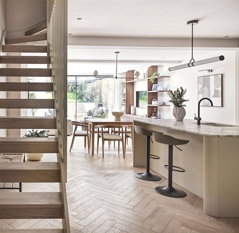 Property photo 3 of 11 Kitchen/Reception