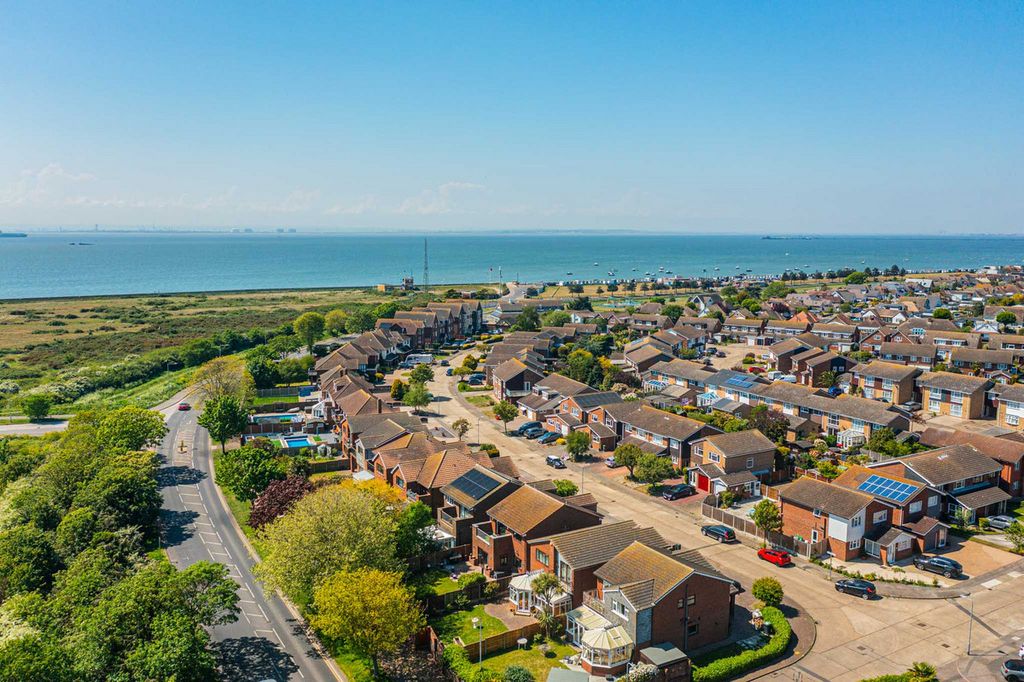 Property photo 2 of 34