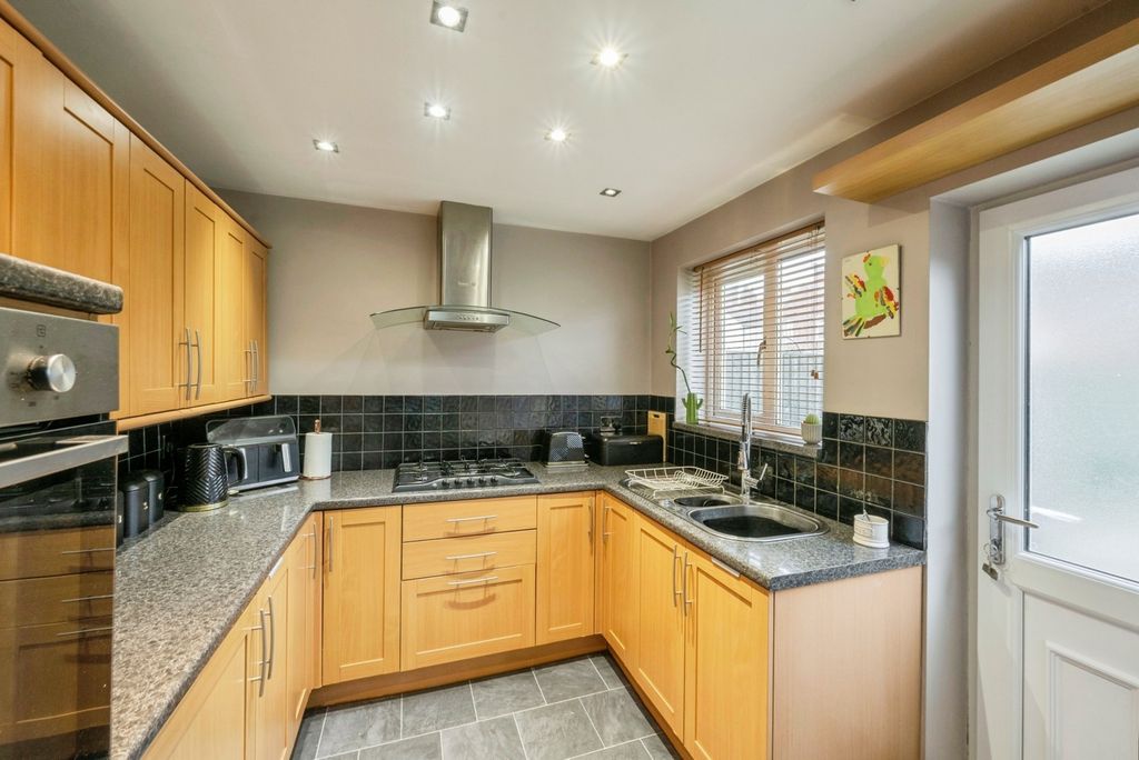 Property photo 2 of 16 Kitchen