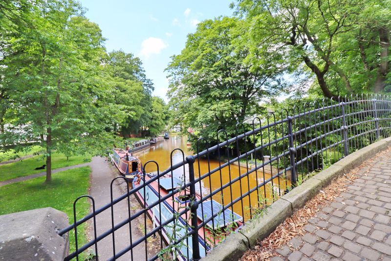 Property photo 2 of 30 Bridgewater Canal