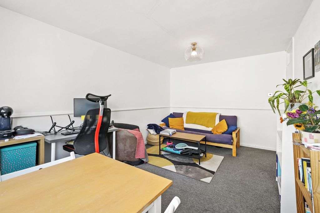 Property photo 3 of 10 Photo 2