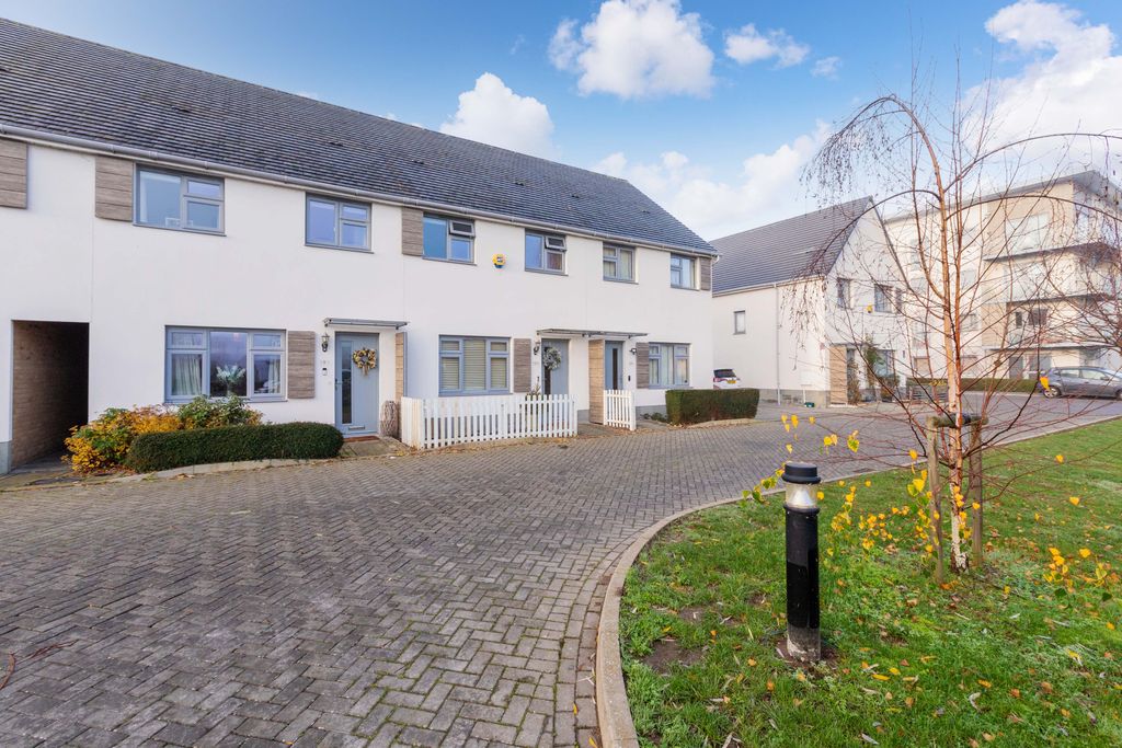 Property photo 1 of 18 6 Wallingford Way-4