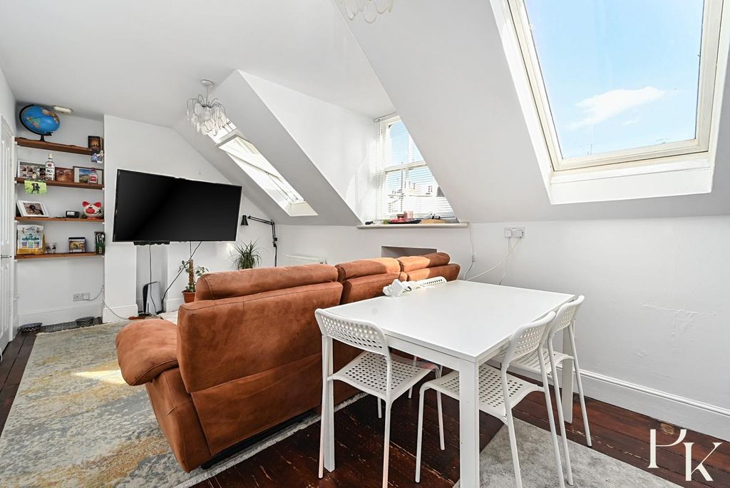 Property photo 3 of 13 13E, Powis Road (1).Jpg