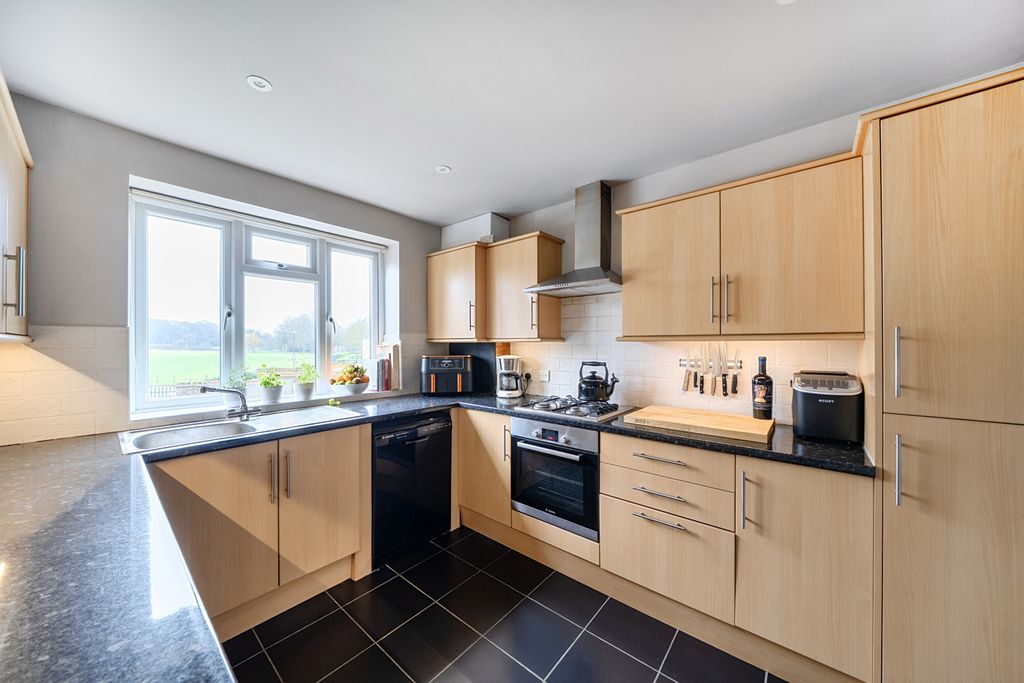 Property photo 2 of 15 1409842-13-698B16...