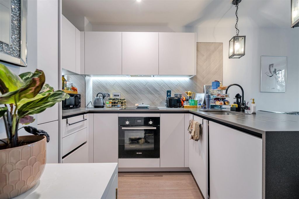 Property photo 2 of 10 Kitchen