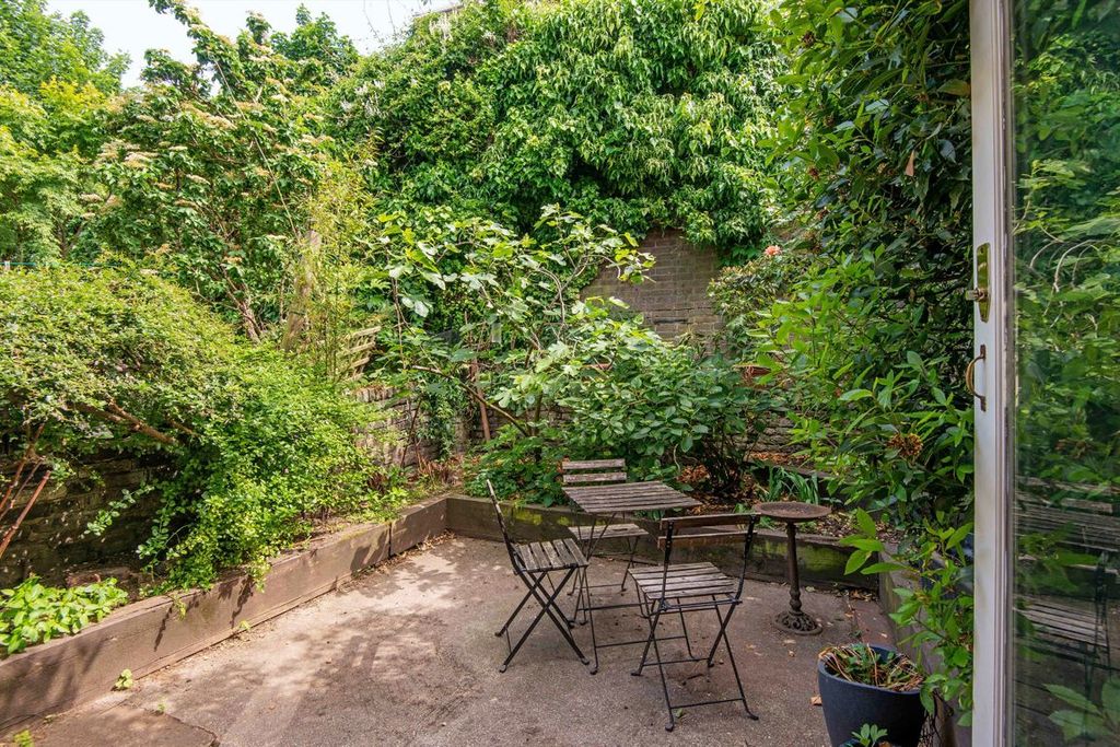 Property photo 3 of 12