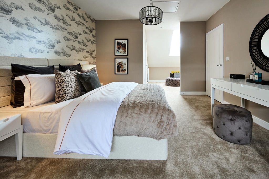 Property photo 1 of 11 Find An Impressive Bed 1 On The Top Floor