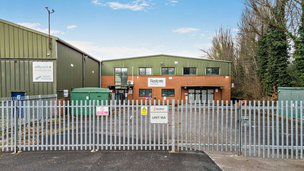 Property photo 3 of 7 8680073-Exterior01-800