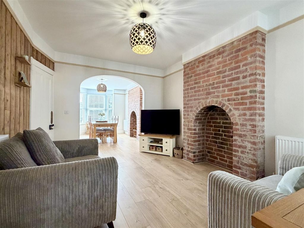 Property photo 3 of 27