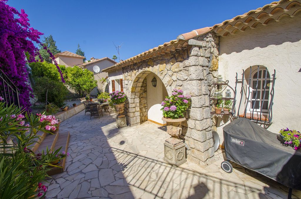 Property photo 1 of 25