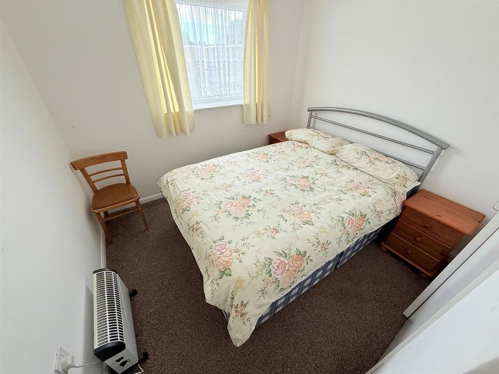 Property photo 3 of 7 Bedroom 1